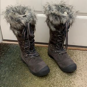 Mukluk boots, size 9, NWT.